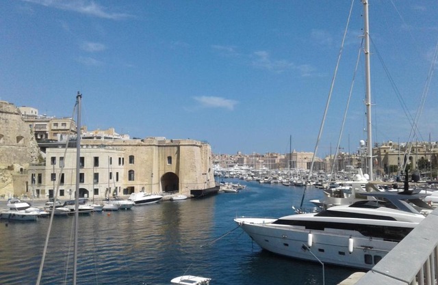 townhouse cospicua , (3 cities-valletta) ferry