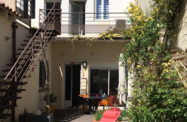 Townhouse in contemporary decor with beautiful exteriors, downtown