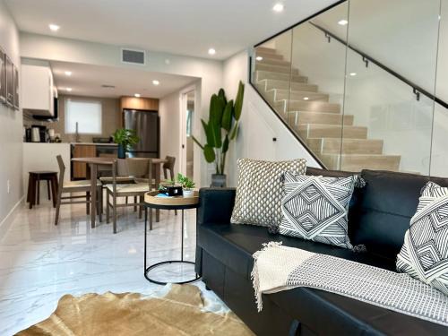 Townhouse in Heart of South Beach Miami Steps to Sea
