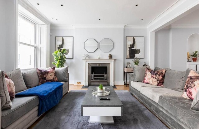Townhouse Mansion By Buckingham Palace
