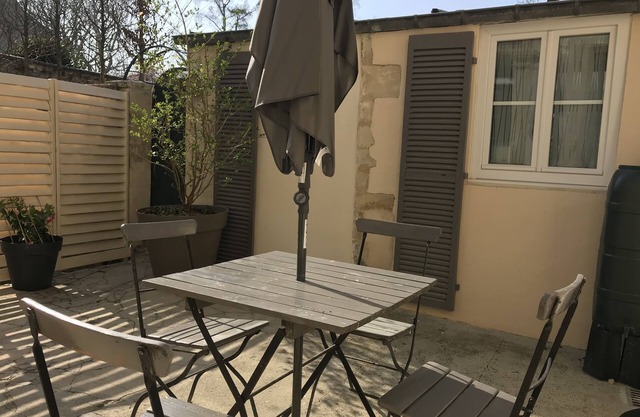 Townhouse with private courtyard facing south