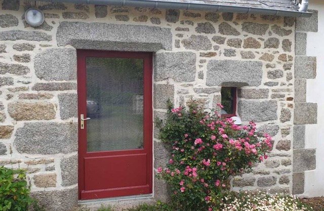 Traditional Breton farmhouse with garden, wood-burning stove and sauna
