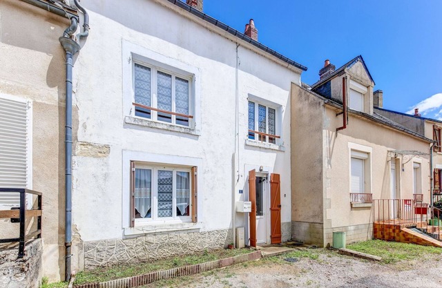 Traditional Holiday Home in Brinon sur Beuvron