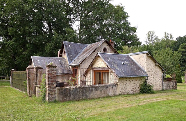 Traditional Holiday Home in Raizeux with Terrace