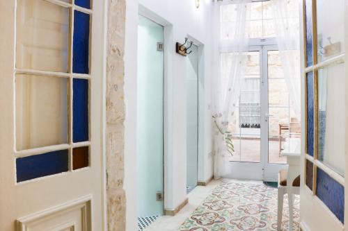 Traditional Maltese Maisonette with Internal Yard and Jacuzzi