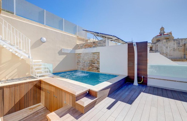 Traditional Maltese Townhouse wt Terrace and Pool