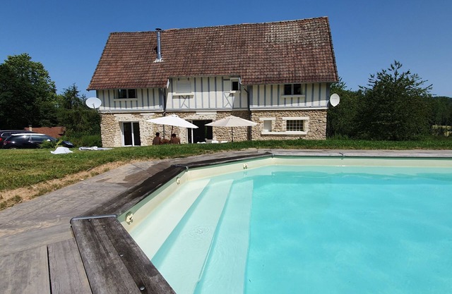 Traditional Normandy house with heated swimming pool