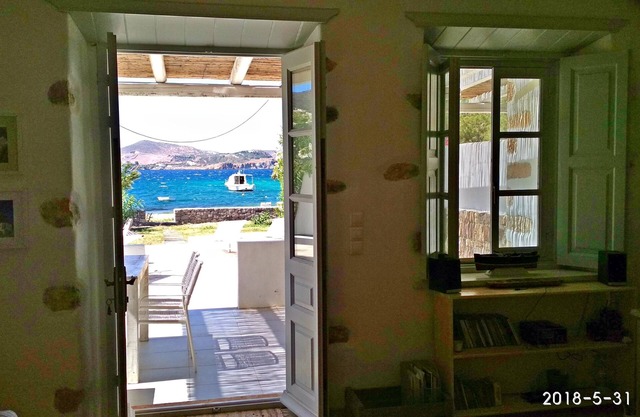 Traditional stone house by the sea. A few steps from the beach. 1468K91000406101
