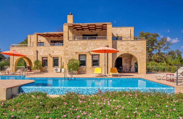 Traditional Stone Villa with 6 bedrooms and private pool