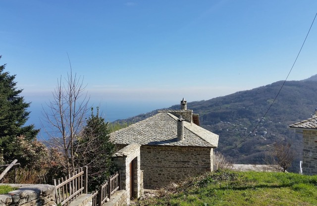 Traditional stonehouse in Pelion Kissos inbetween skicenter & beaches
