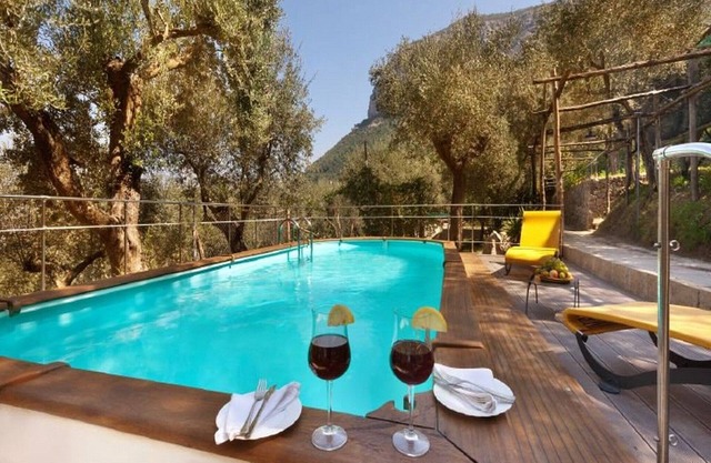 Traditional villa with private pool near Sorrento, Traditional 2 bedroom holiday home for up to 4 pe.