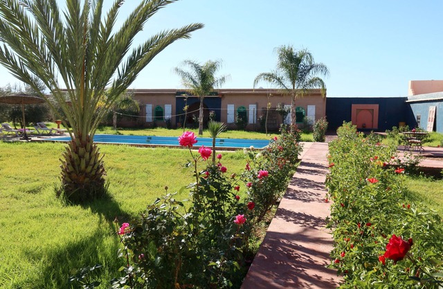 Traditional villa with 4 suites and family pool