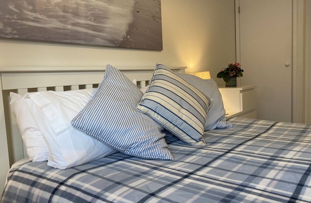 Trafalgar a comfortable seaside ground floor flat with parking and pet friendly