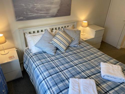 Trafalgar, lovely ground floor flat with outside patio garden, minutes walk to seafront