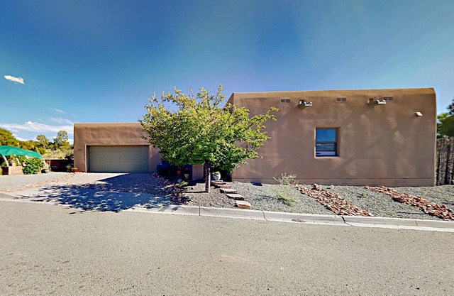 Trailside Mountain Views | Dog-Friendly Yard, 2-Car Garage & Steam Shower