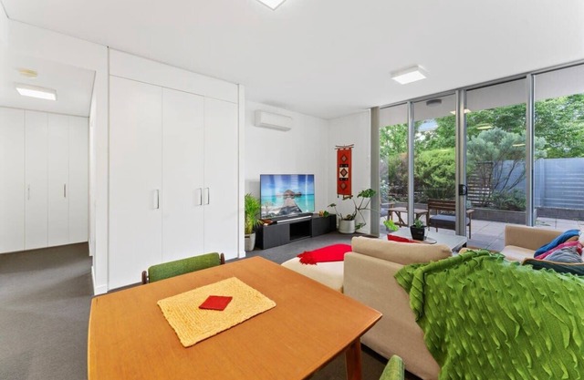 Tranquil 1-Bed Apartment with Courtyard, Pool, BBQ
