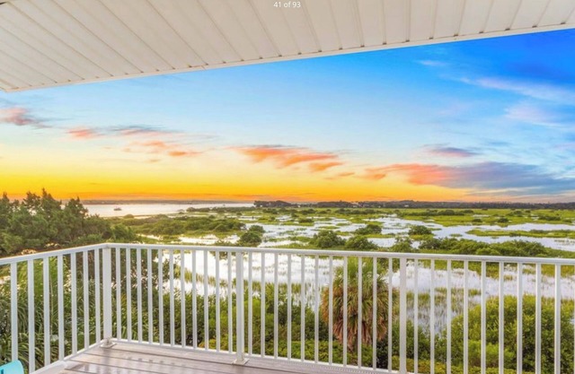 Tranquil 4-bed house overlooking the intracoastal & marsh. 3 min walk to beach