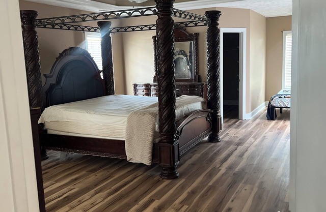 Tranquil 5-bedroom 3 bath spacious modern house.