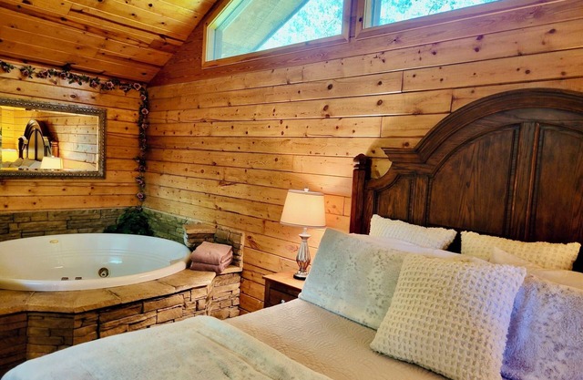 Tranquil Cabin- Perched on Mountain Top boasting jacuzzi for two and expansive deck with views! Trail & Cave on Property!
