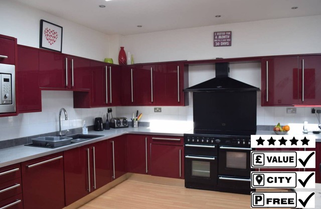 Tranquil Detached House *10 mins Walk to City *