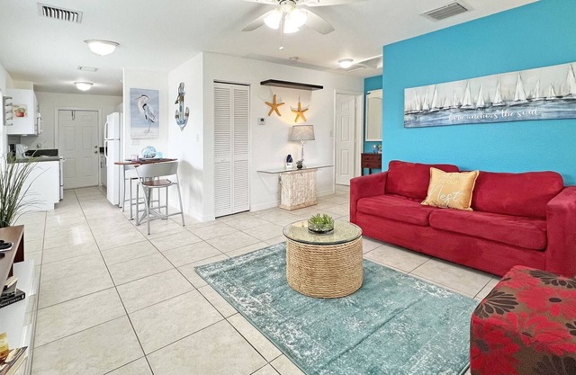 Tranquil Garden Pied a Terre - Walk to Pompano's Public Beach!