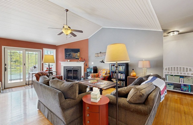 Tranquil lakefront retreat with hot tub, screened porch, kayaks, and more