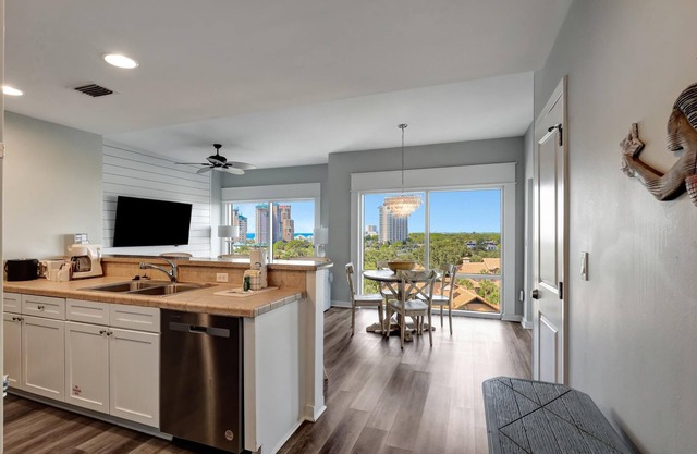 Tranquil Sandestin 1BR Sanctuary: Scenic Balcony, Sun Deck, Spa Access & Resort Perks Await!