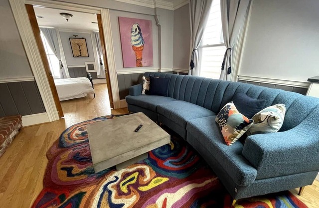 Tranquil Stay w/2BR Near Smithsonian Museum - 2.5 miles away