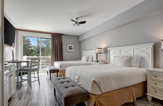 Tranquil Third-Floor Bay-View Studio sleeps 4: Ideal for Conferences or Getaways at Sandestin Golf and Beach Resort!