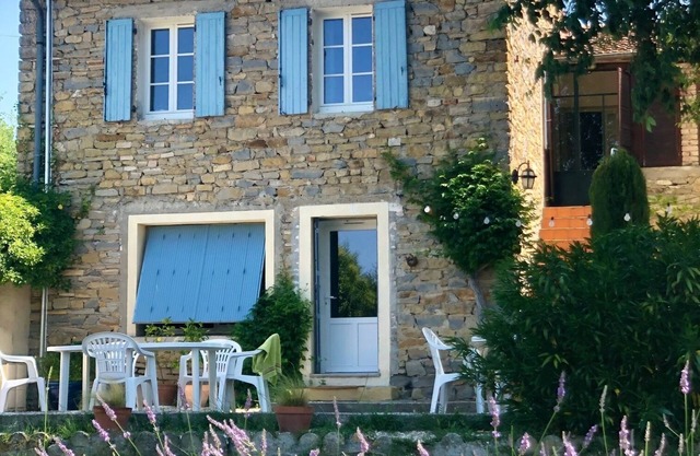 Traumhaus mit Pool und Blick auf Weinfeld