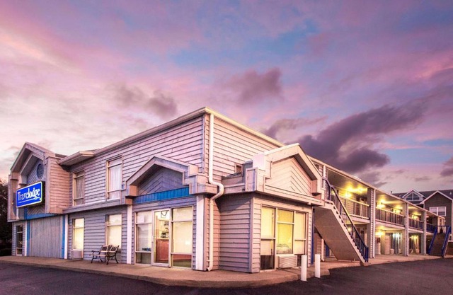 Travelodge by Wyndham Virginia Beach Bay Beach