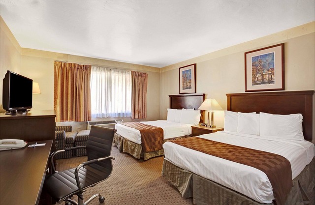 Travelodge by Wyndham Everett City Center