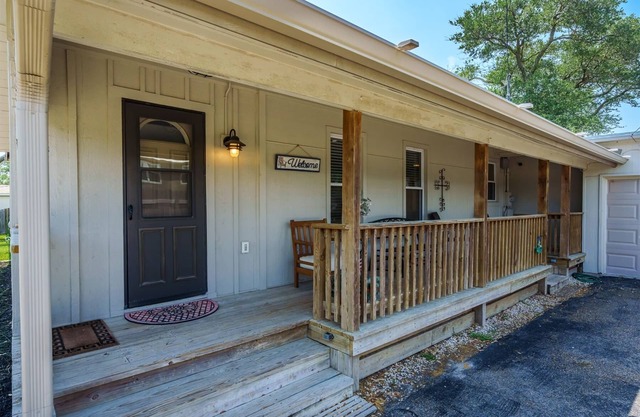 Traylor's Retreat - Beautiful Home Centrally Located Between Rockport and Fulton
