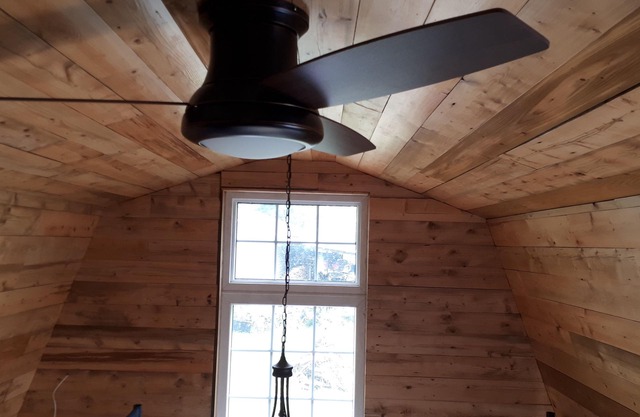 Treehouse in Cooks Mills overlooking Lyons Creek, 15 minutes from Niagara Falls