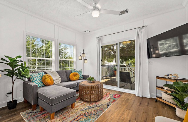 Treetop Cottage - 3 blocks from Historic District
