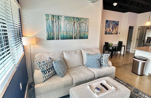 Tremendous 1-bedroom condo in Nashville located 5 mins from BNA