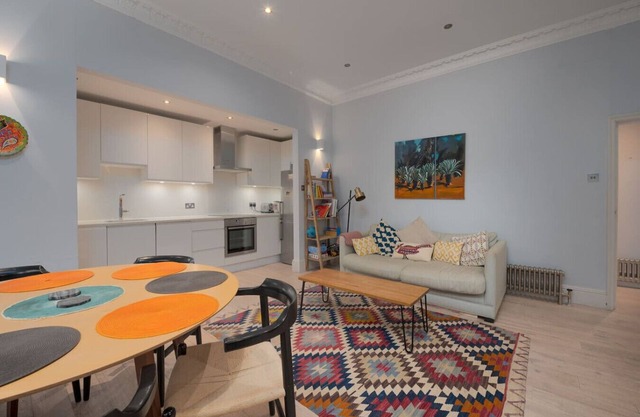 Trendy Hampstead Flat (RH7)