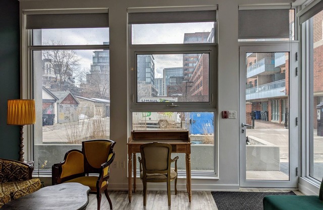 Trendy Unit on Queen West