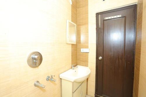 Trident inn-Near IGI International Airport