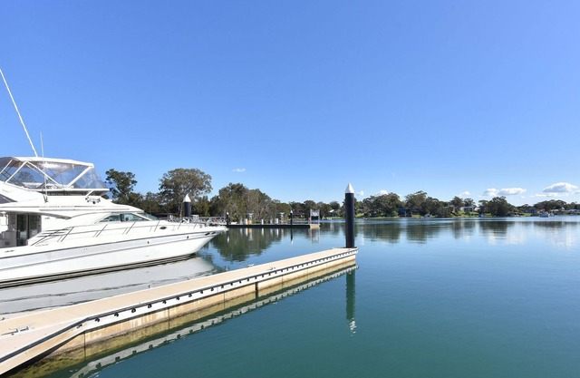 Trinity Point Luxe Townhouse - Waterfront Reserve