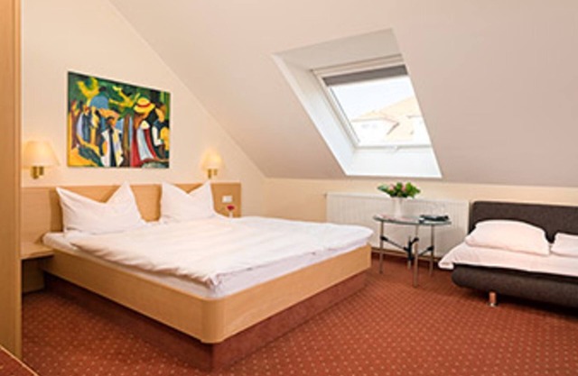 Triple room with toilet and shower - Hotel Heuboden