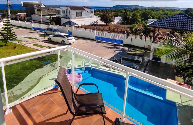 TROPI-BEACH CHIC AND ELEGANT CONDO