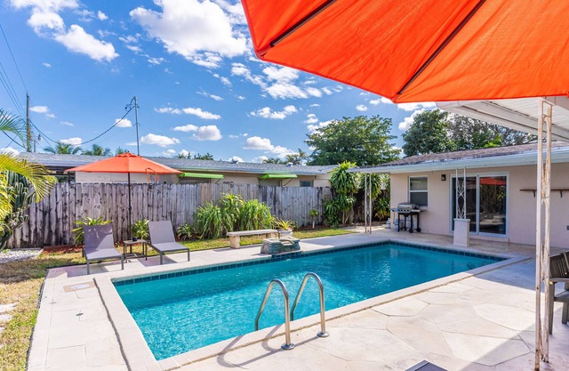 Tropic Home 3 Bedrooms with Pool & Relax Backyard