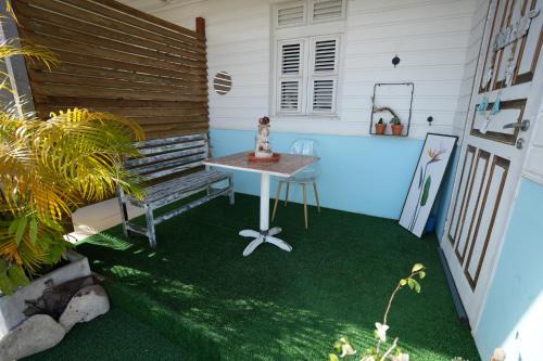 Tropical Beach Studio. Cocon douillet sur les hauteurs de Fort-de-France.