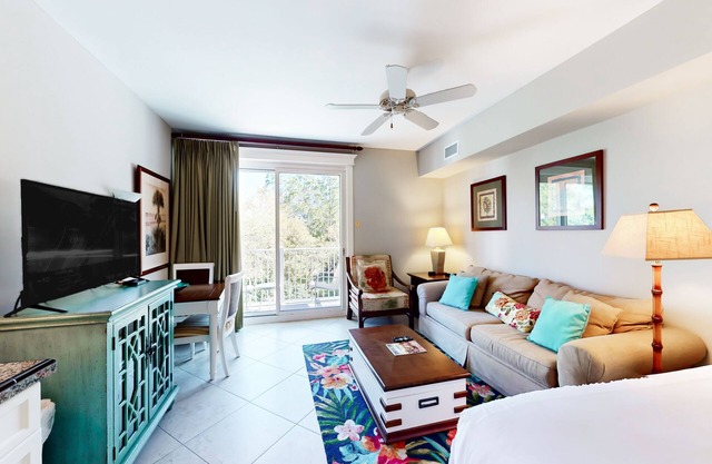 Tropical condo at The Village of Baytown Wharf with AC, pool, hot tub, & gym