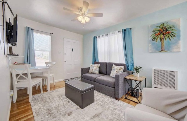 * Tropical Getaway Beach Vacation Rental + Bikes!
