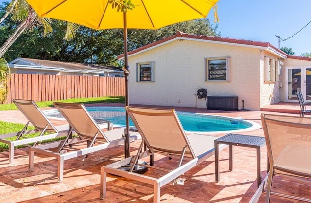 Tropical Home with Guest house and Private Pool