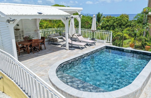 Tropical Indies Dream Soothing getaway - Cosy living room - 55 m² studio suite