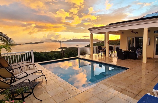 Tropical Palm Villa- Ocean Views From All Rooms, Solar Power, Private Pool