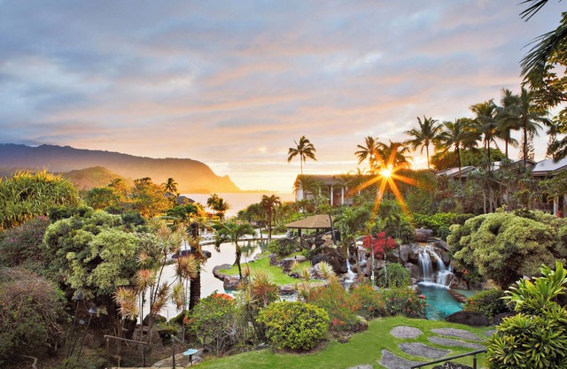 Tropical Paradise Retreat in Princeville! Full Kitchen, Swimming Pool!